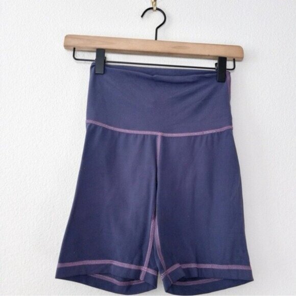 Aritzia TNA TNAction High Waisted Biker Short XS Purple Biker - Picture 3 of 5